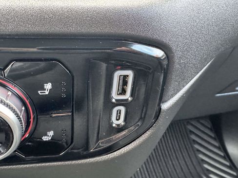 Used 2025 GMC Sierra 1500 Elevation image 28