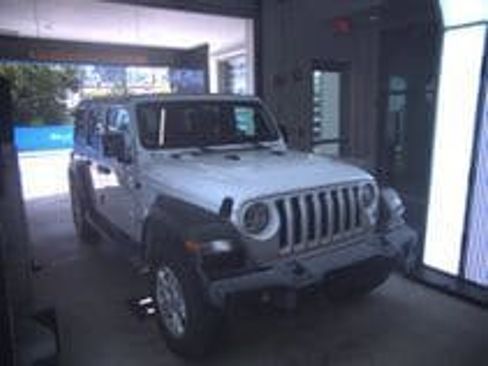 Used 2018 Jeep Wrangler Unlimited Sport S AWD/4WD image 24