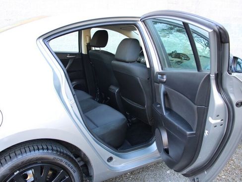 Used 2013 MAZDA MAZDA3 i SV w/ Convenience Pkg image 6