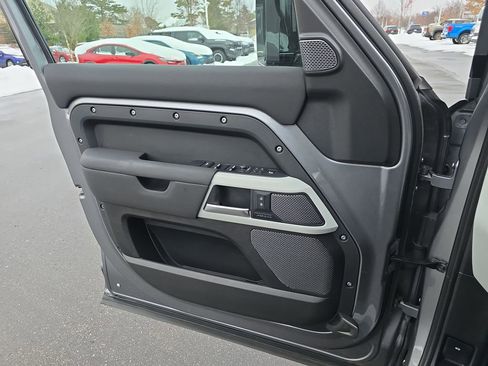 Used 2021 Land Rover Defender 110 SE image 27