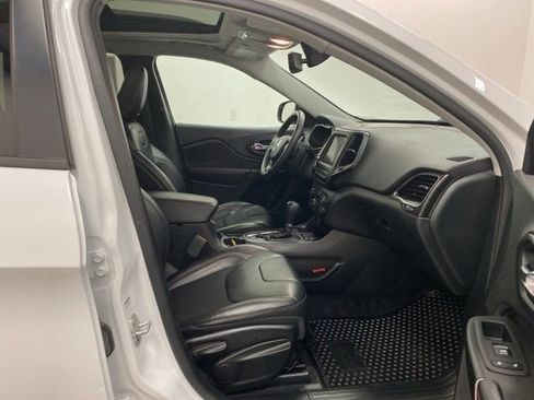 Used 2019 Jeep Cherokee Trailhawk w/ Comfort & Convenience Group image 28