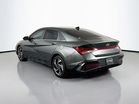 Used 2024 Hyundai Elantra SEL w/ Convenience Package FWD image 5