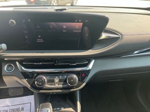 Used 2025 Buick Envista Sport Touring w/ Convenience II Package FWD image 17