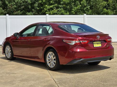 Used 2018 Toyota Camry LE FWD image 6