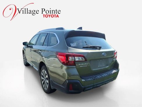 Used 2018 Subaru Outback 2.5i Touring AWD/4WD image 2