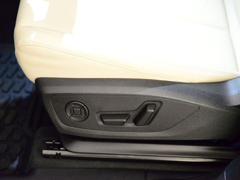 Used 2025 Audi Q3 2.0T Premium w/ Convenience Package image 26