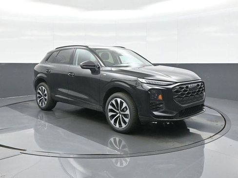 New 2026 Audi Q3 quattro 2.0T AWD/4WD image 1