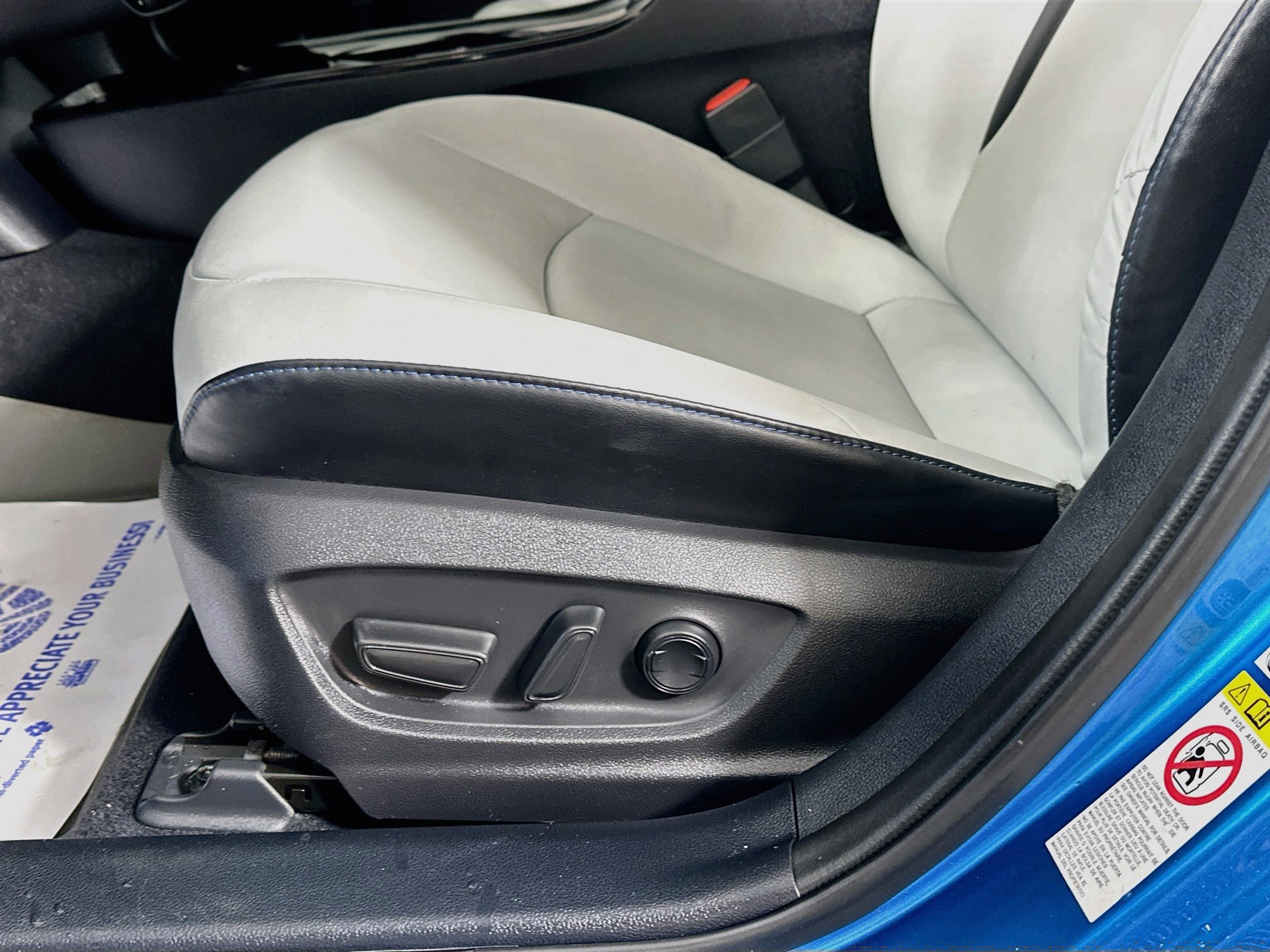 Used 2022 Toyota Prius Limited w/ Premium Convenience Package FWD image 19