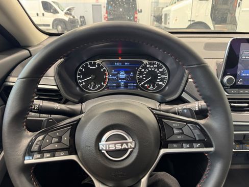 Used 2025 Nissan Altima 2.5 SR AWD/4WD image 12