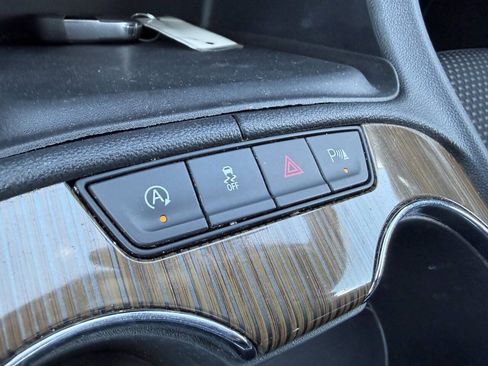 Used 2020 GMC Acadia SLE FWD image 27