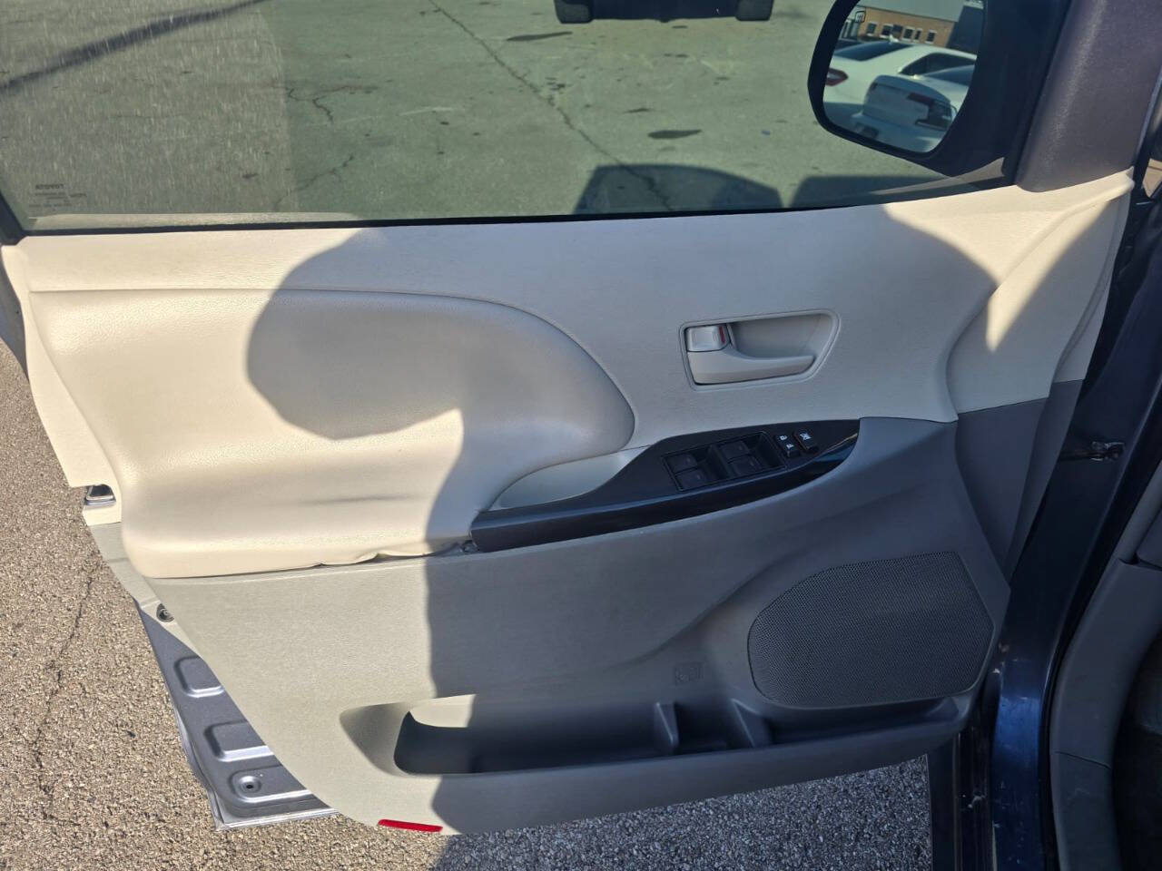 Used 2014 Toyota Sienna LE FWD image 15