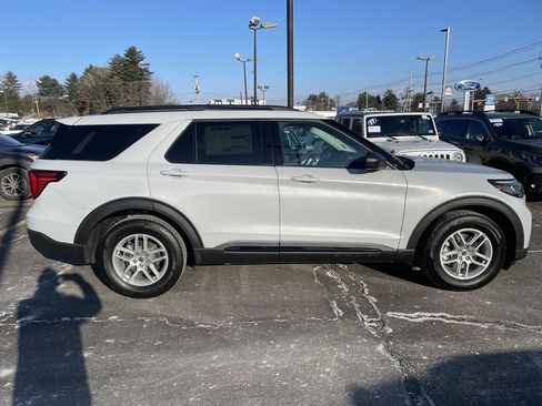 New 2026 Ford Explorer Active image 2