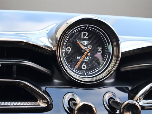 New 2025 Bentley Bentayga image 30