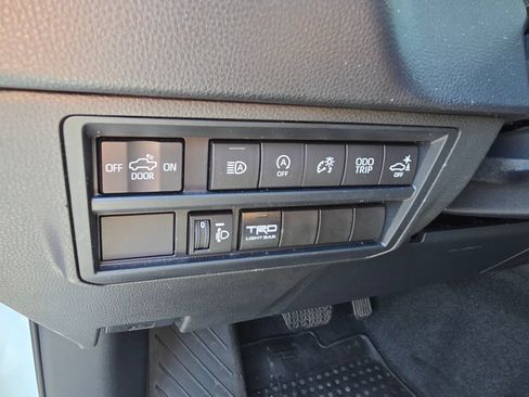Used 2023 Toyota Tundra SR5 w/ SR5 Convenience Package AWD/4WD image 18