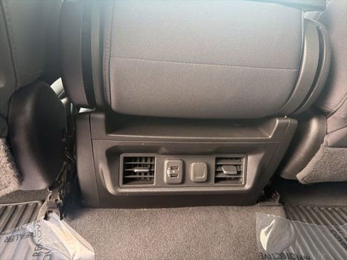 Used 2022 Chevrolet Silverado 1500 LT AWD/4WD image 24
