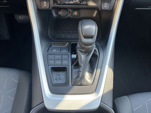 Used 2025 Toyota RAV4 XLE image 51