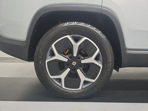 Used 2024 Rivian R1S Adventure AWD/4WD image 12