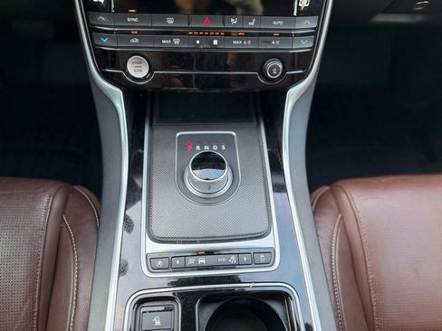 Used 2016 Jaguar XF R-Sport image 23