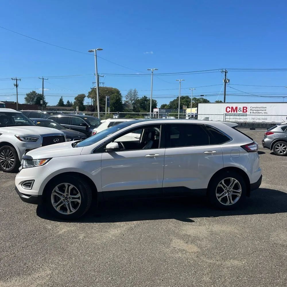 Used 2018 Ford Edge Titanium w/ Equipment Group 301A AWD/4WD image 2