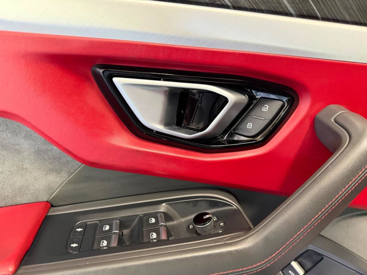 Used 2020 Lamborghini Urus AWD/4WD image 12