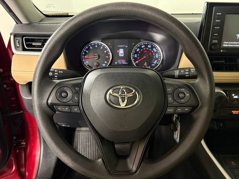 Used 2020 Toyota RAV4 LE FWD image 22