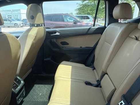 Certified 2024 Volkswagen Tiguan SE w/ Panoramic Sunroof Package AWD/4WD image 11