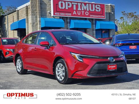 Used 2025 Toyota Corolla LE FWD image 1
