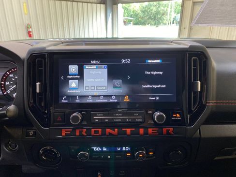 Used 2025 Nissan Frontier PRO-4X w/ Tow Package AWD/4WD image 37