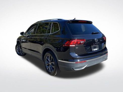 Used 2023 Volkswagen Tiguan SE image 3