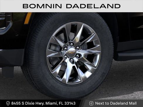 New 2026 Chevrolet Suburban Premier image 9