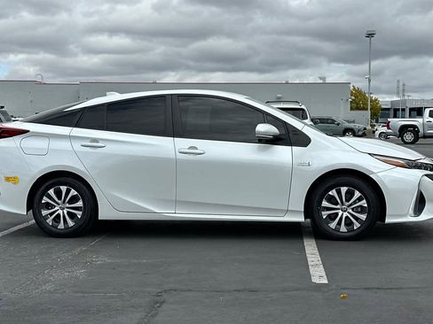 Used 2022 Toyota Prius Prime LE image 6