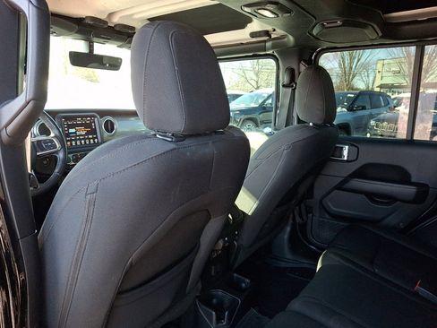 Used 2018 Jeep Wrangler Unlimited Sahara image 21