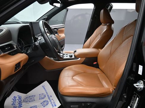 Used 2022 Toyota Highlander Platinum AWD/4WD image 11