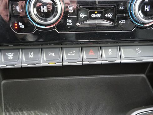 Used 2025 GMC Sierra 2500 AT4 w/ AT4 Premium Plus Package AWD/4WD image 49