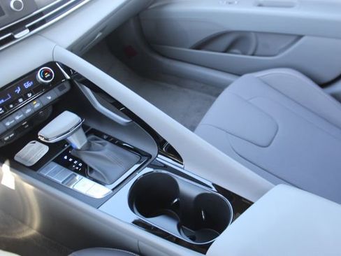 New 2026 Hyundai Elantra SEL Sport FWD image 22