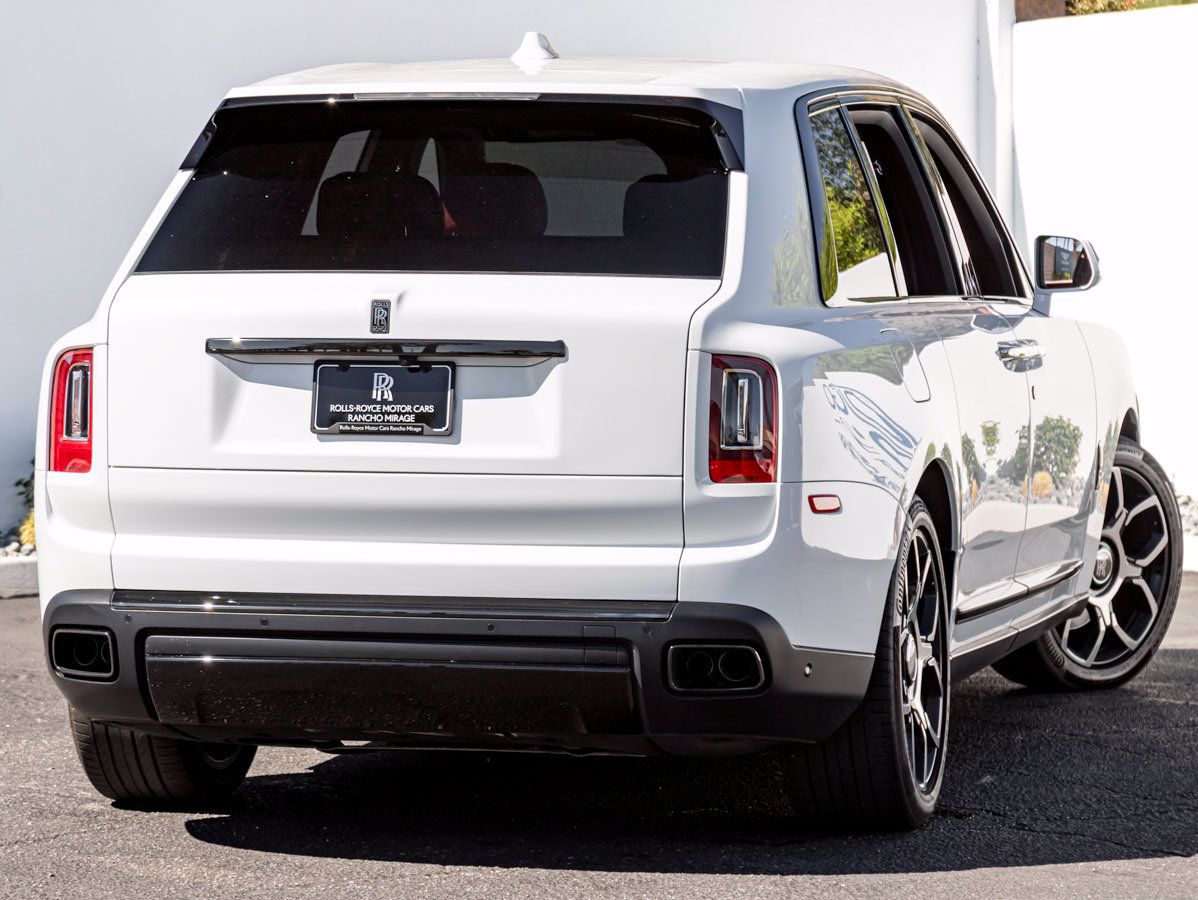 Used 2024 Rolls-Royce Cullinan Black Badge w/ Dark Exterior Package AWD/4WD image 2