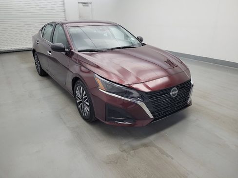 Used 2025 Nissan Altima 2.5 SV FWD image 13