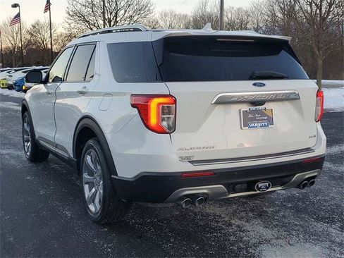 Certified 2020 Ford Explorer Platinum w/ Premium Technology Package image 3