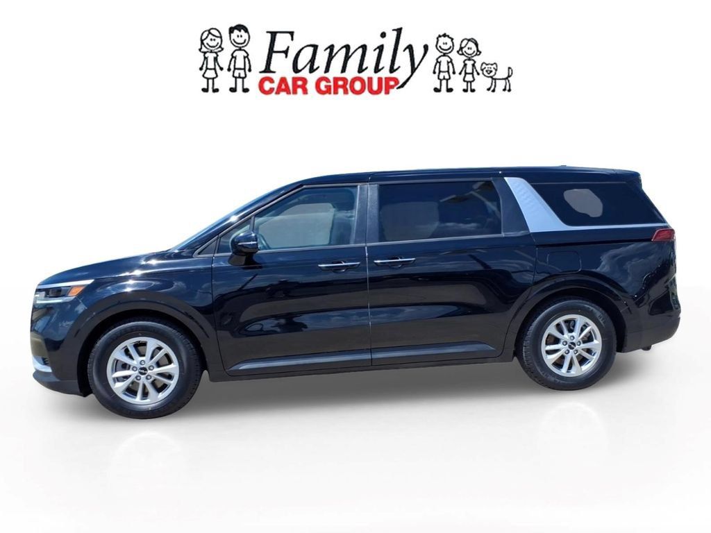 Used 2023 Kia Carnival LX FWD image 2