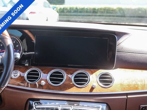 Used 2017 Mercedes-Benz E 300 image 18