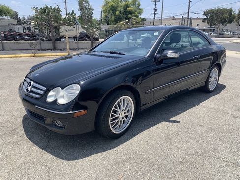 Used 2008 Mercedes-Benz CLK 350 Coupe image 2