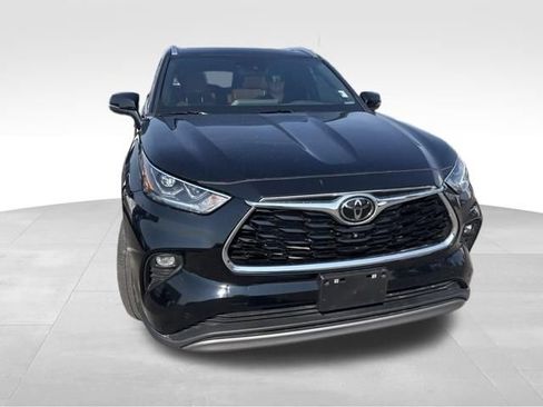 Used 2024 Toyota Highlander Platinum AWD/4WD image 6