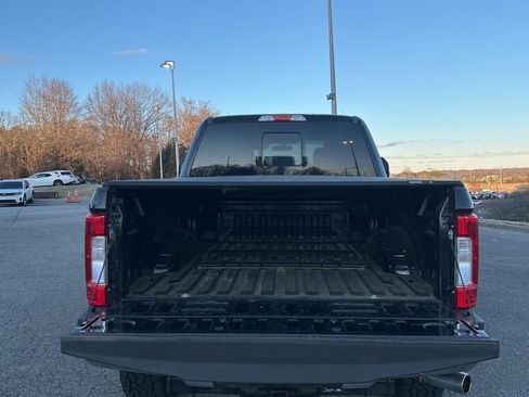 Used 2017 Ford F250 Lariat w/ Chrome Package image 15