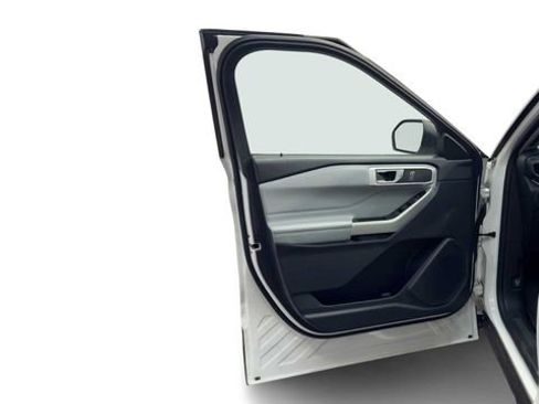 Used 2021 Ford Explorer XLT w/ Equipment Group 202A image 10