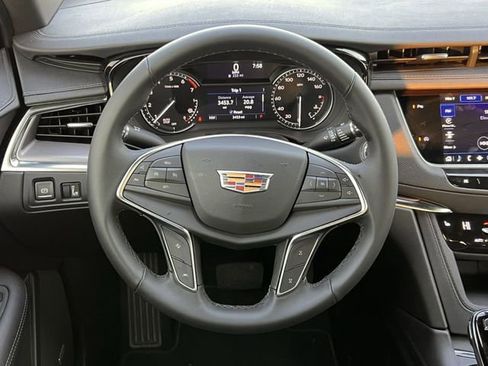 New 2026 Cadillac XT5 Luxury image 11