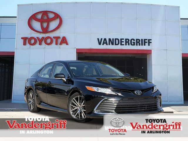 Used 2023 Toyota Camry XLE FWD image 1