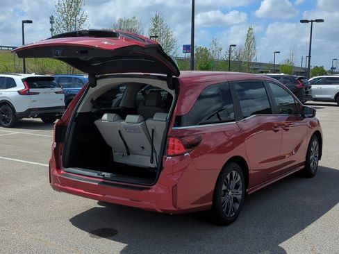 New 2026 Honda Odyssey Touring image 8