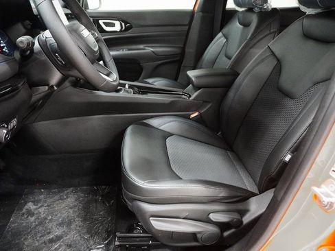 New 2026 Jeep Compass Latitude image 11