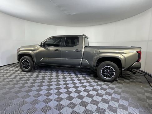Used 2025 Toyota Tacoma TRD Sport image 2