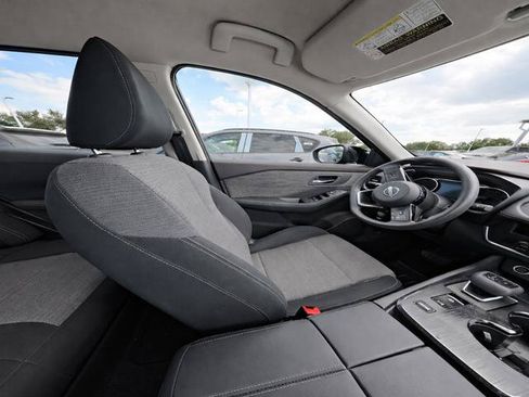 Used 2023 Nissan Rogue SV FWD image 9
